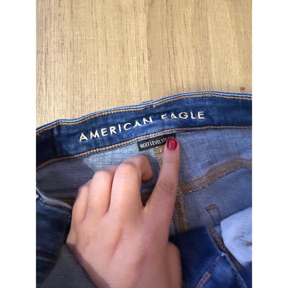 American Eagle Women’s Distressed Medium Wash Shorts W26 - Picture 3 of 8